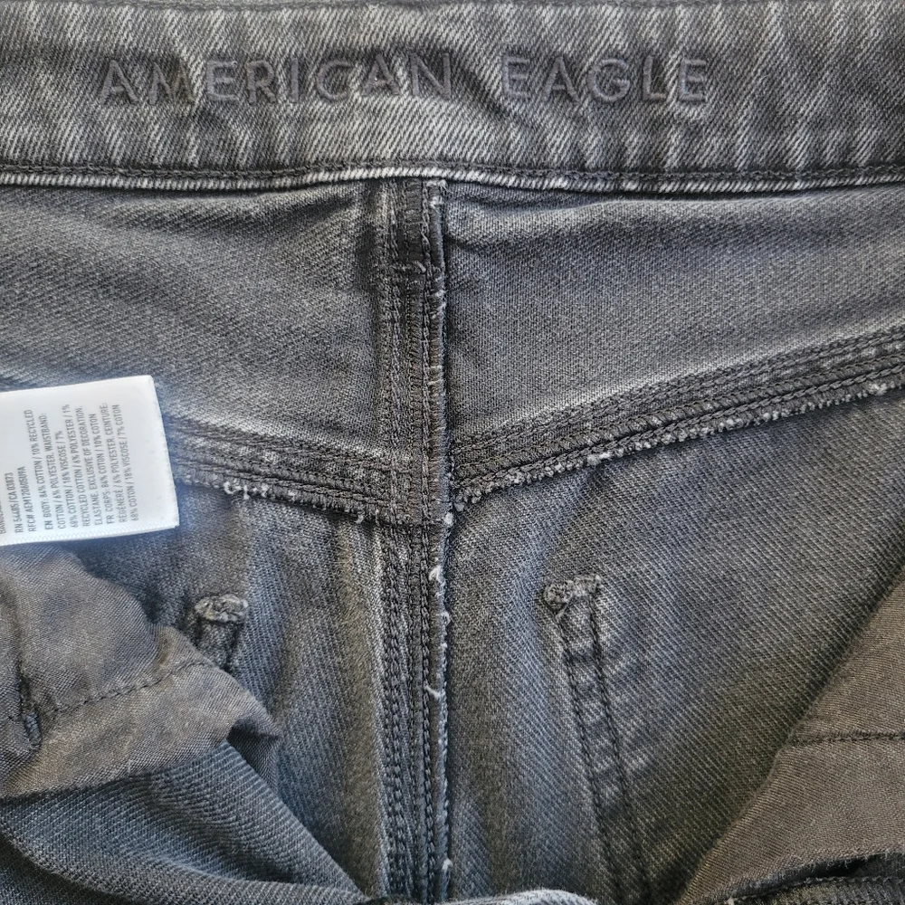 American Eagle Womens Ripped Mom Straight Jean Faded Black High Waisted  Size 4 - Picture 9 of 11
